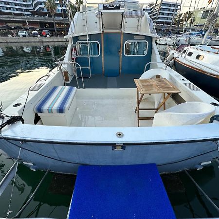 Отель !!Boat With Ac In Port Forum 2 Bikes Included!! Сан-Адриан-де-Бесос Экстерьер фото